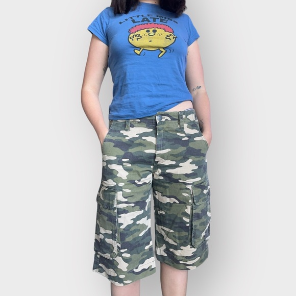 True Religion Men’s Camo Utility Shorts - Picture 4 of 7